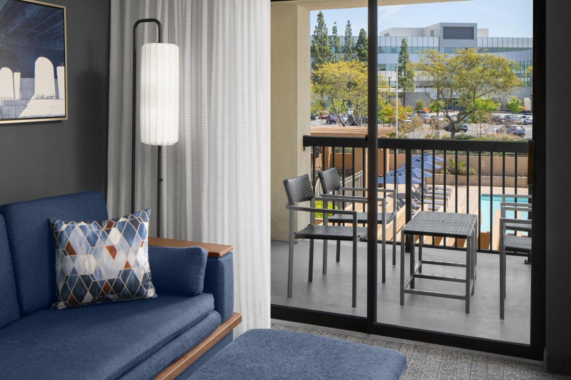 Courtyard Central - Outdoor Pool, Bar & Restaurant 3*